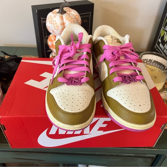 2024
Wmns Dunk Low SE 'Dance Pack - Bronzine Pink' - Picture 3 of 4